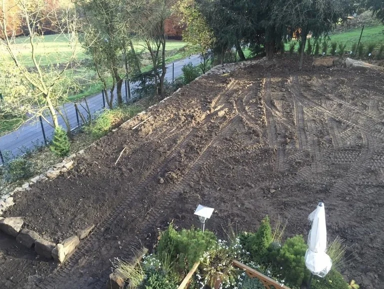 Anlegen von Rasenflächen galerie vorher 4